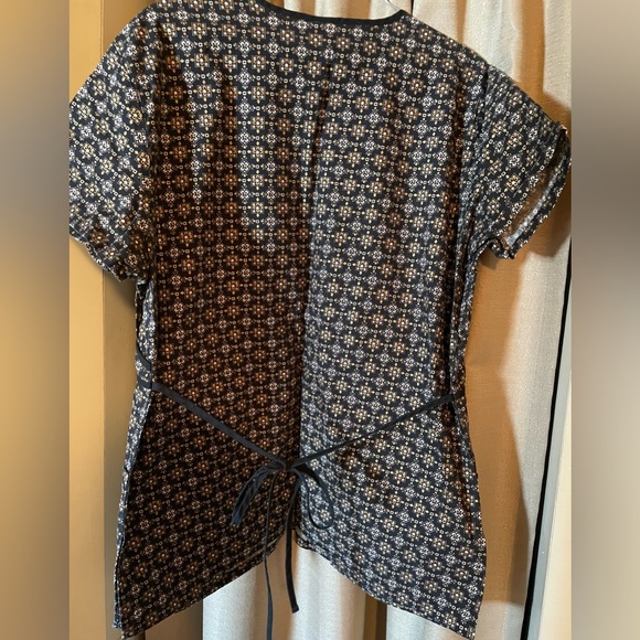 Cherokee Studio Scrub Top - Picture 2 of 3